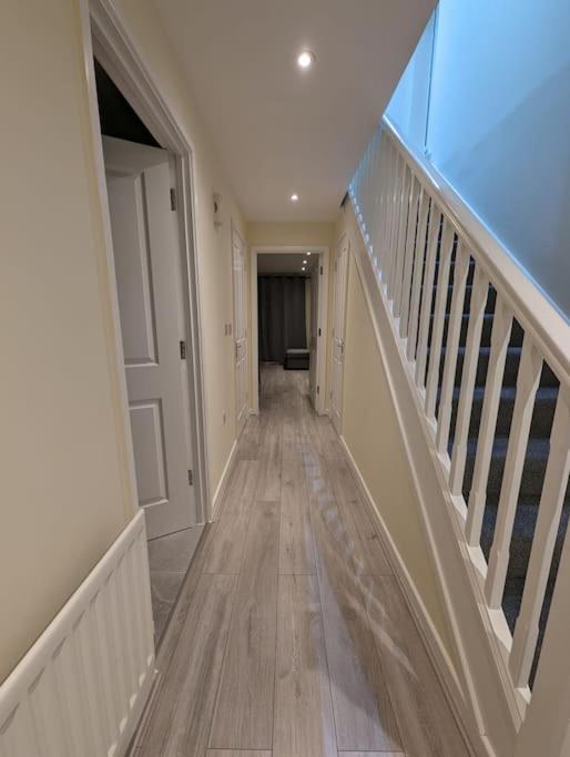 Newly Launched Two Bedroom House By Den Accommodation Short Lets & Serviced Accommodation With Garden London Exteriör bild