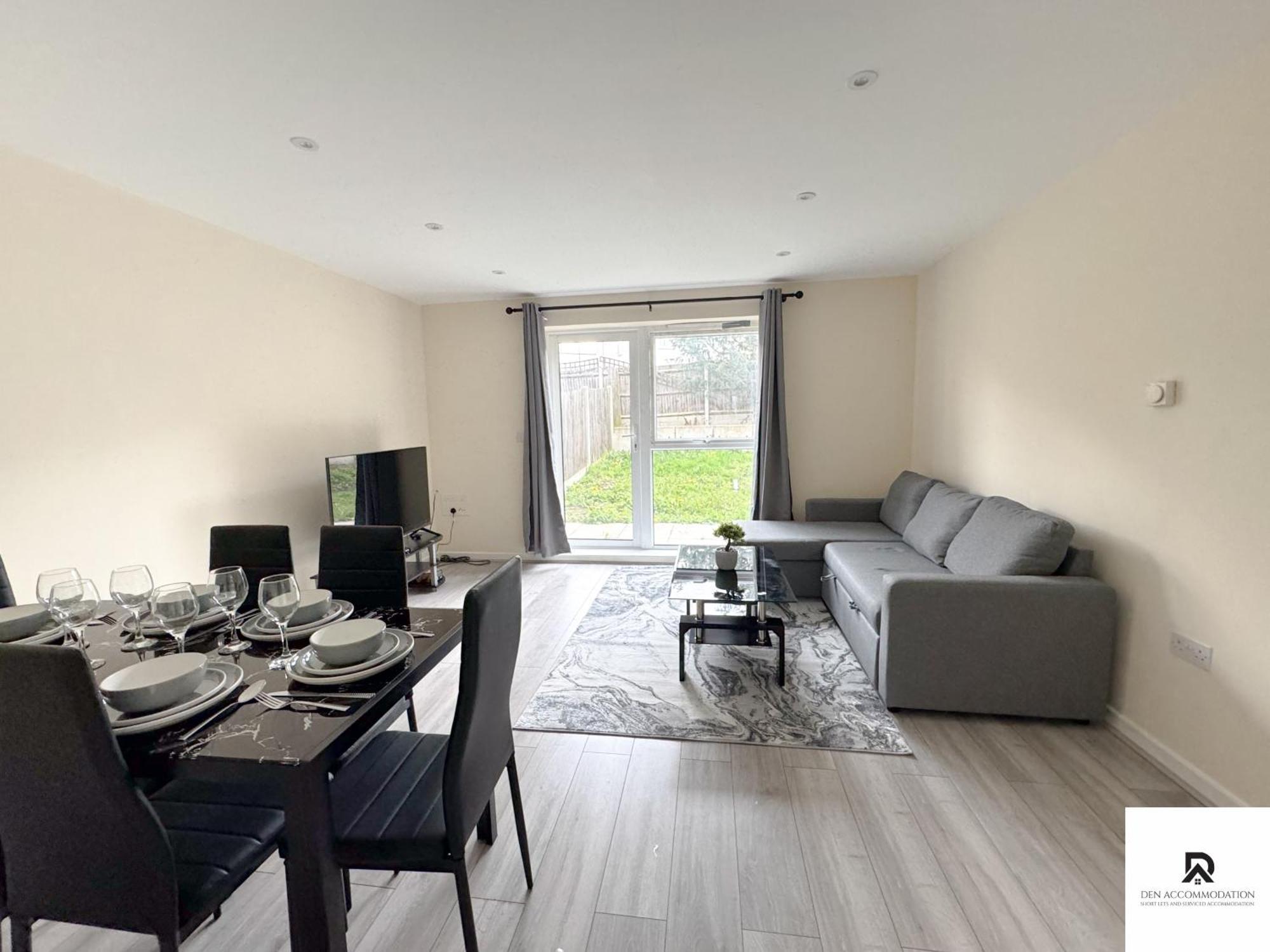 Newly Launched Two Bedroom House By Den Accommodation Short Lets & Serviced Accommodation With Garden London Exteriör bild