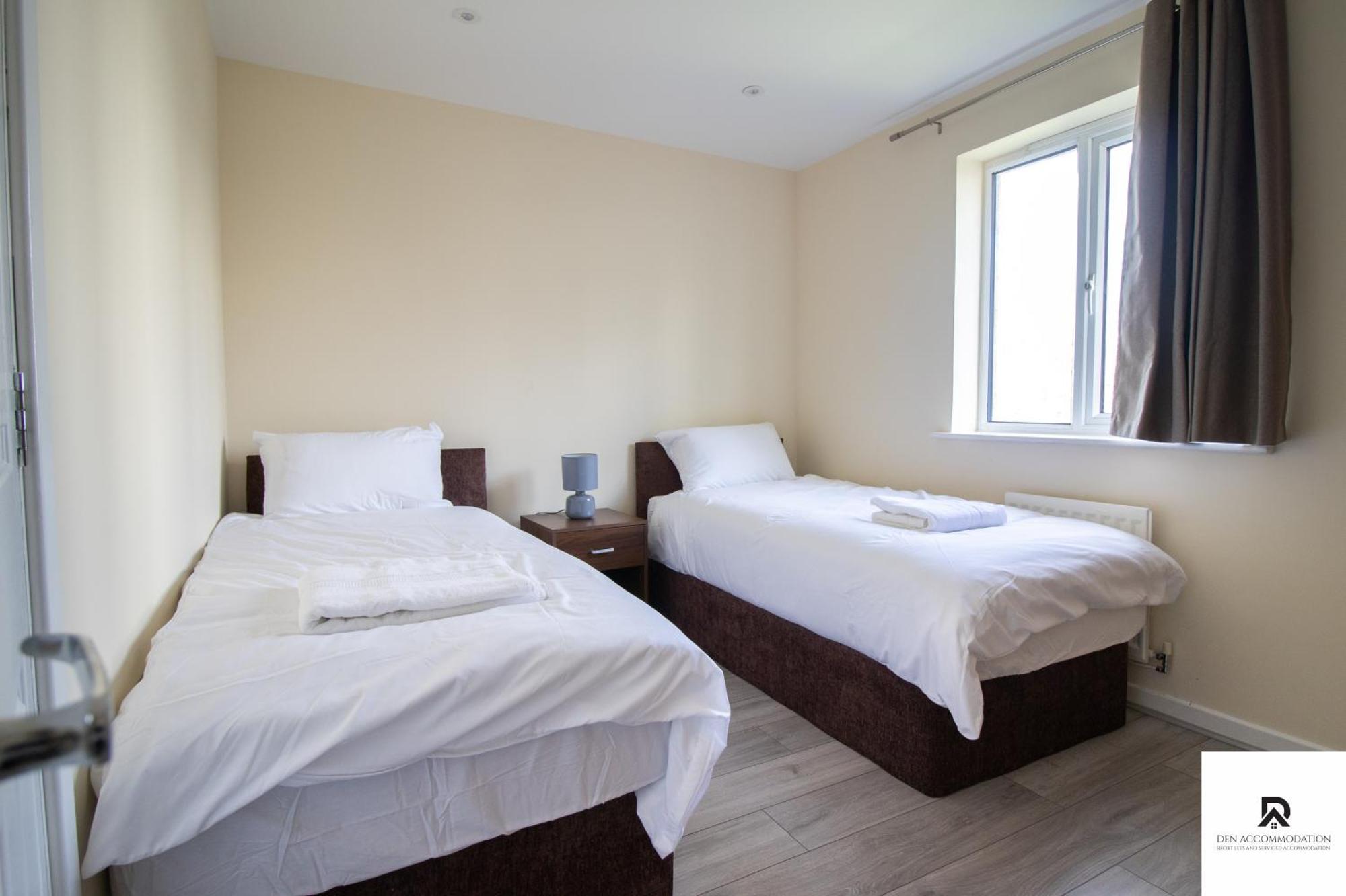 Newly Launched Two Bedroom House By Den Accommodation Short Lets & Serviced Accommodation With Garden London Exteriör bild