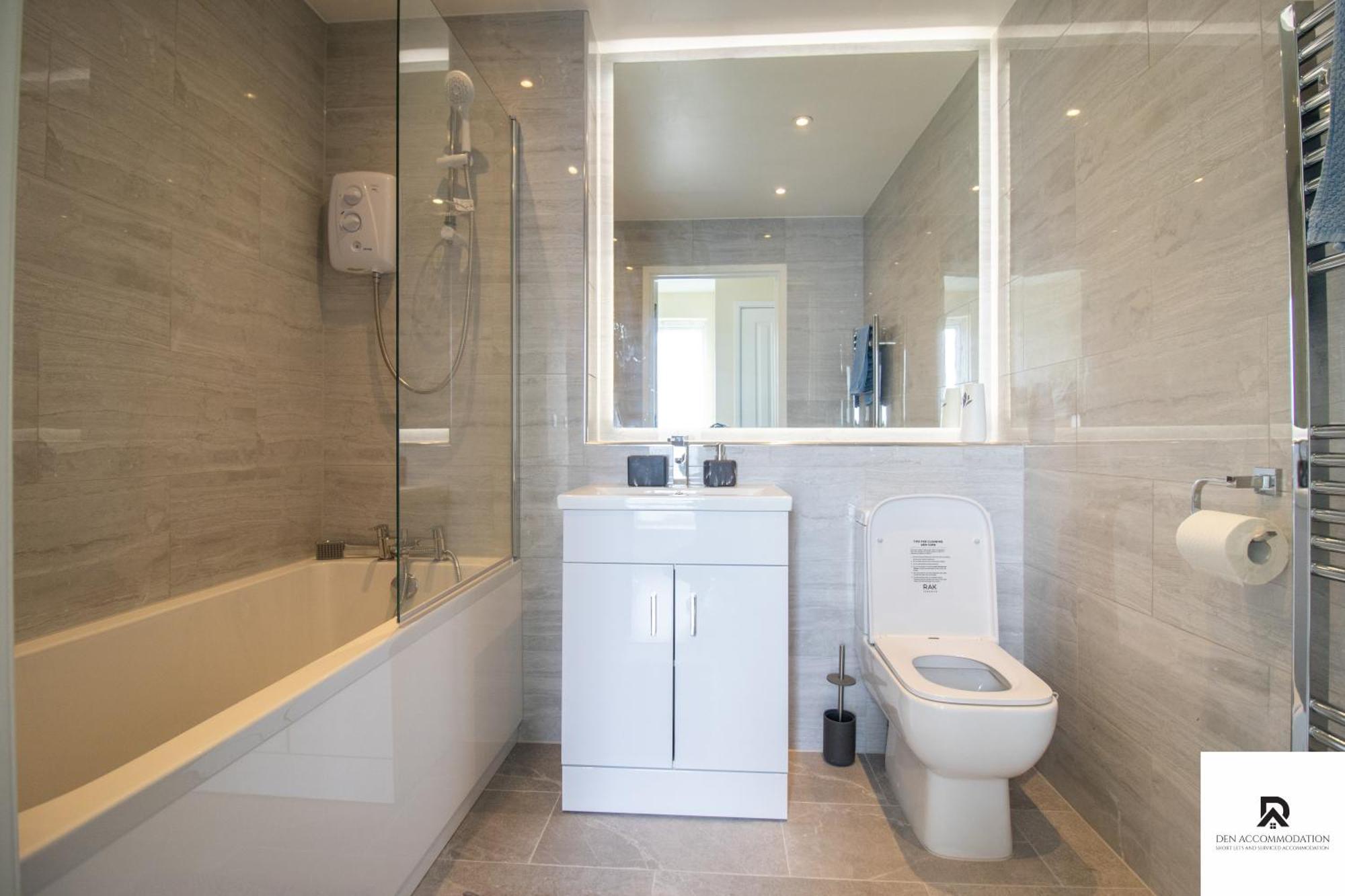 Newly Launched Two Bedroom House By Den Accommodation Short Lets & Serviced Accommodation With Garden London Exteriör bild