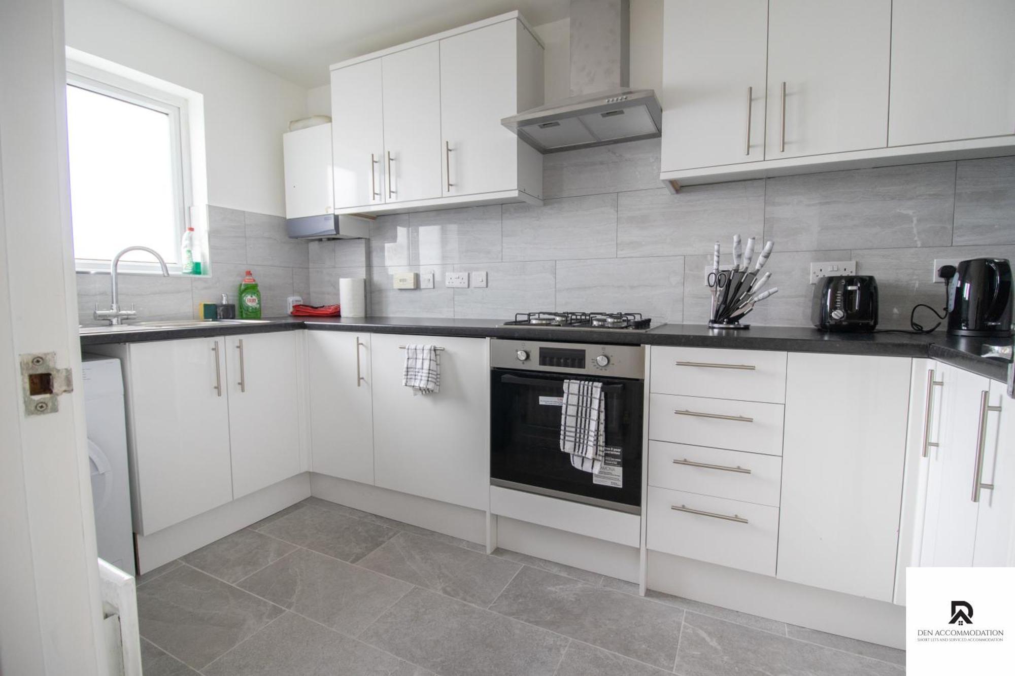 Newly Launched Two Bedroom House By Den Accommodation Short Lets & Serviced Accommodation With Garden London Exteriör bild