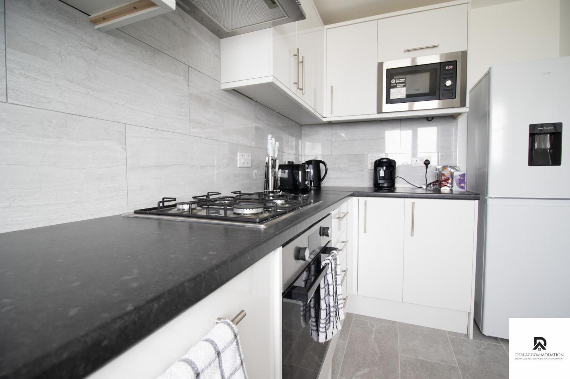 Newly Launched Two Bedroom House By Den Accommodation Short Lets & Serviced Accommodation With Garden London Exteriör bild