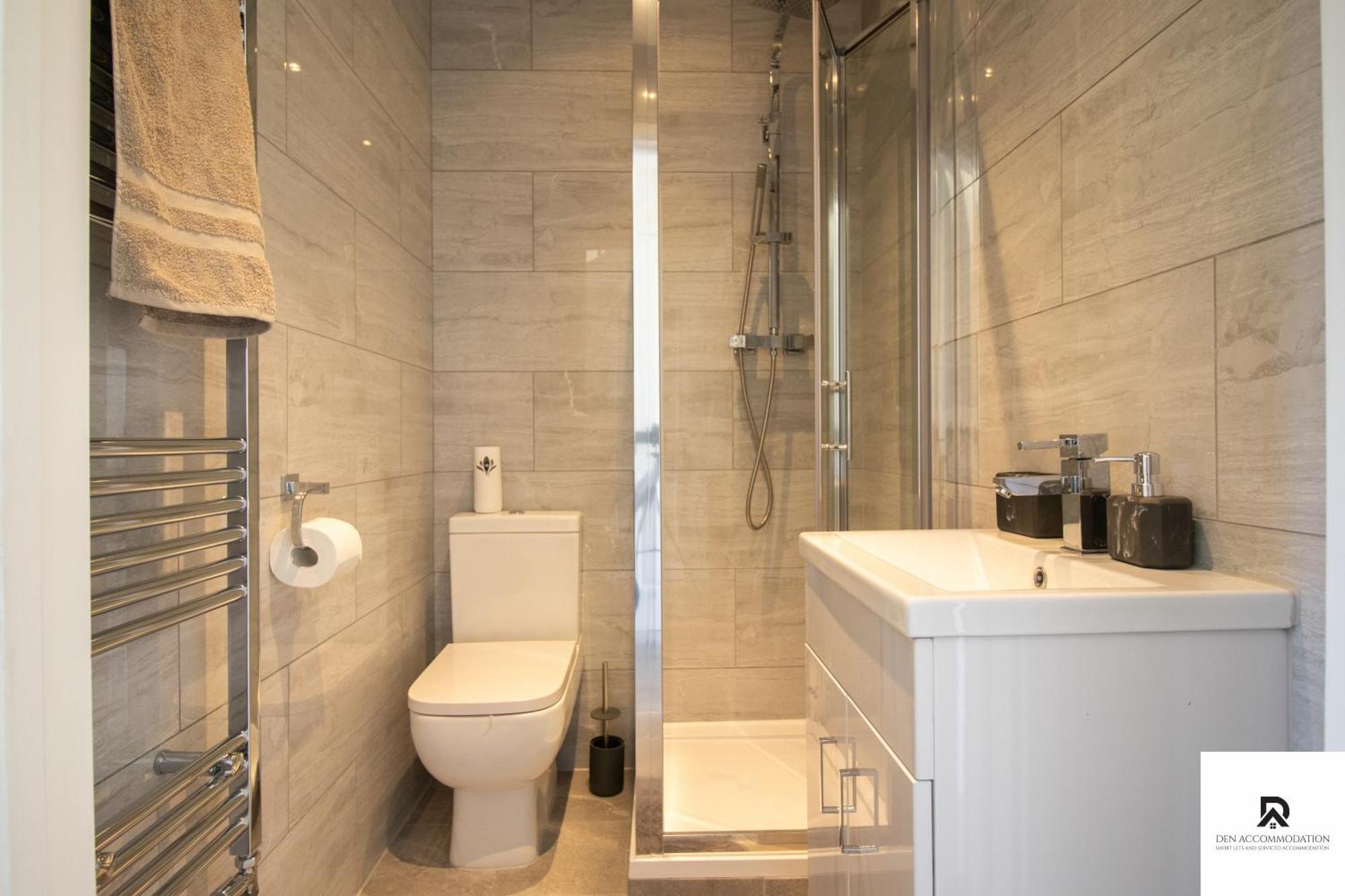 Newly Launched Two Bedroom House By Den Accommodation Short Lets & Serviced Accommodation With Garden London Exteriör bild